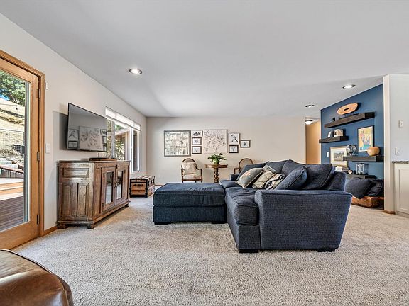 4th image of 5078 Wilshire Drive