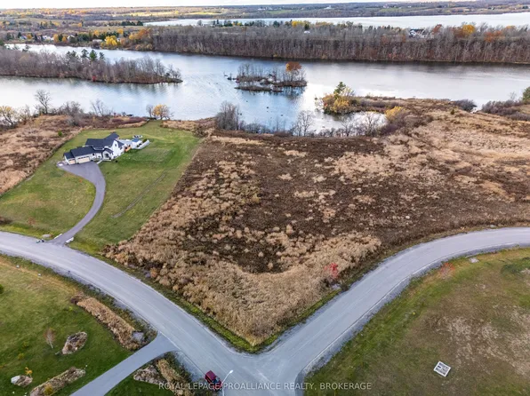 201 Mann Dr, Kingston, ON K7L 0G2