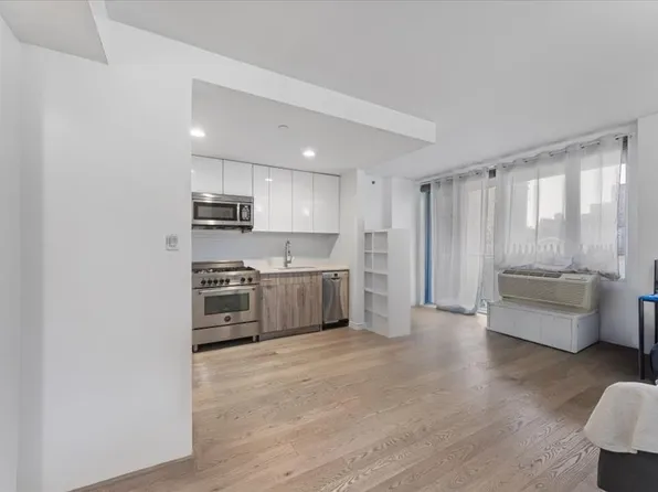 557 Hart Street 3A image 2 of 9