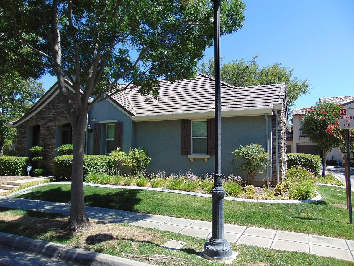 Building Photo - 310 W Viento St