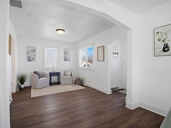 5th image of 2002 3rd Ave NE