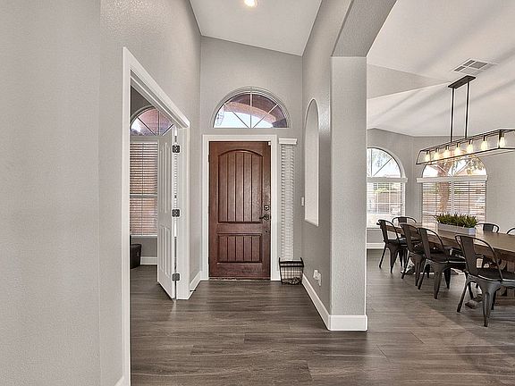 5th image of 9487 S Parkside Dr