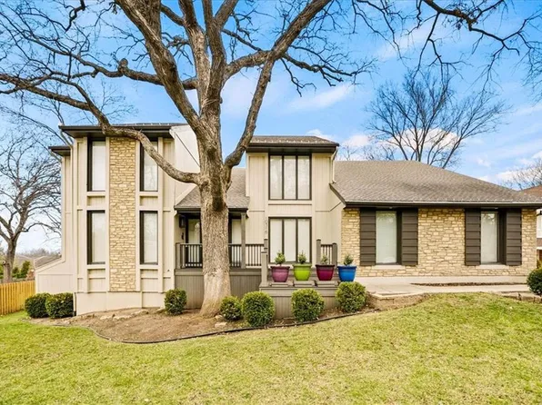 10316 W 119th Ter, Overland Park, KS 66213