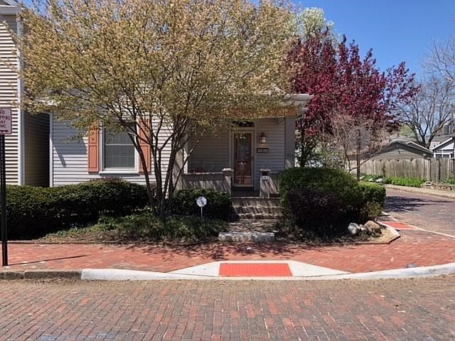 2nd image of 819 Beech St