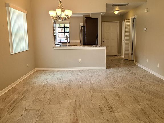 4th image of 945 Stonybrook Cir