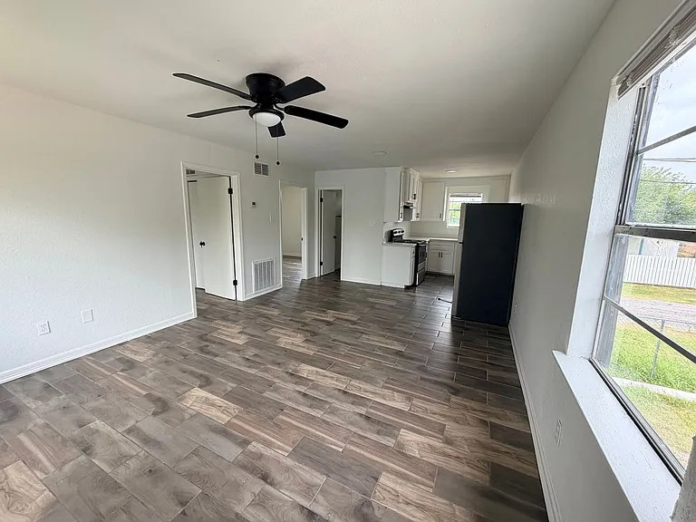 155 N Iowa Ave — Photo 1