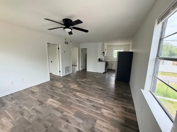 North Iowa, 155 N Iowa Ave APT 8, Brownsville, TX 78521