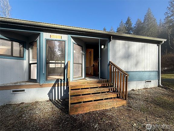 5th image of 1645 Swordfern Lane