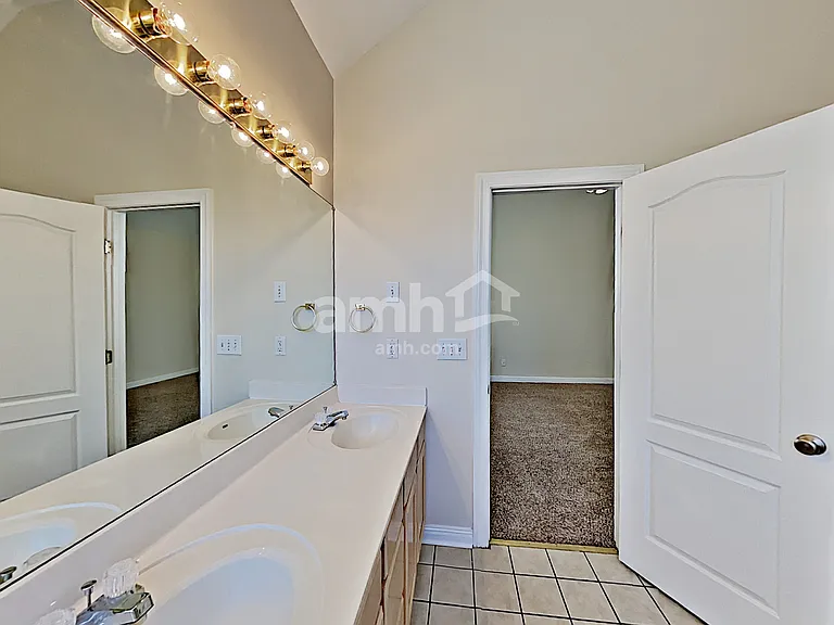 622 Creekfront Dr — Photo 12