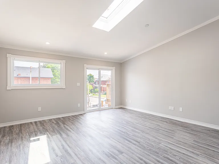 1141 Main St E #2 — Photo 6