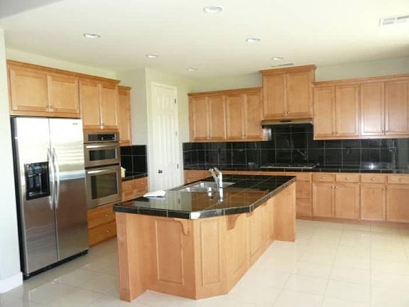 3rd image of 368 McAllister Dr
