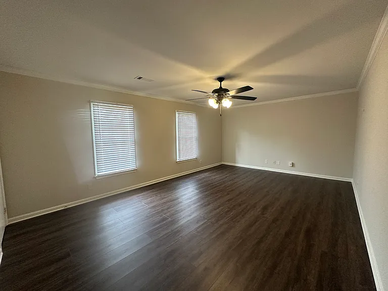 350 Riverdale Dr — Photo 23