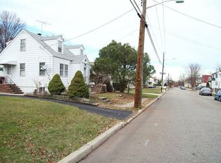 585 Bamford Ave, Woodbridge, NJ 07095