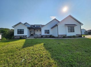 6817 Timber Ct, Bettendorf, IA 52722
