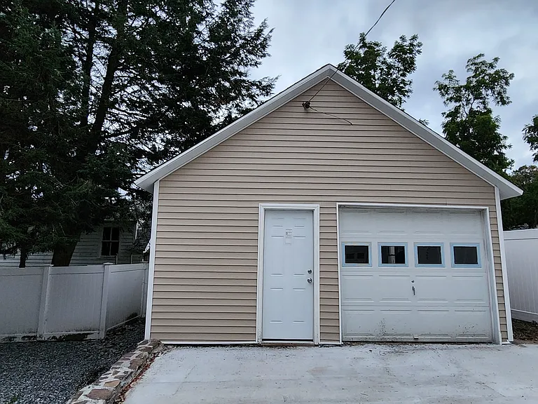 720 Main St #1 — Photo 9