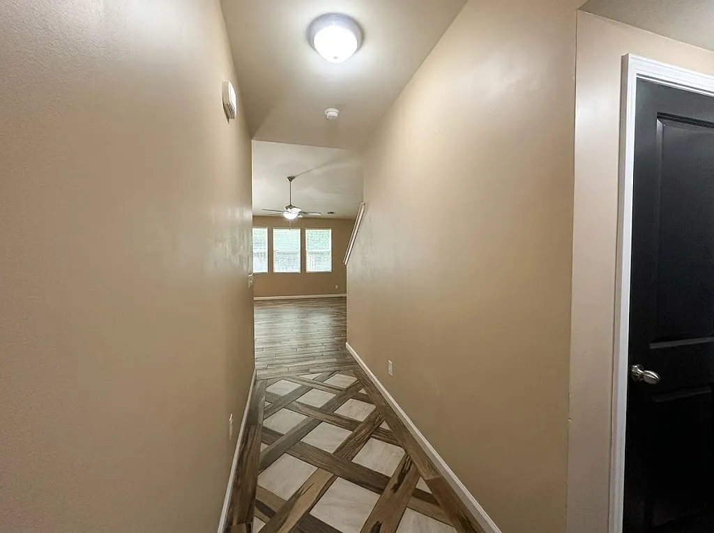 4 bed, 1890 sqft, $2,550 — Photo 2