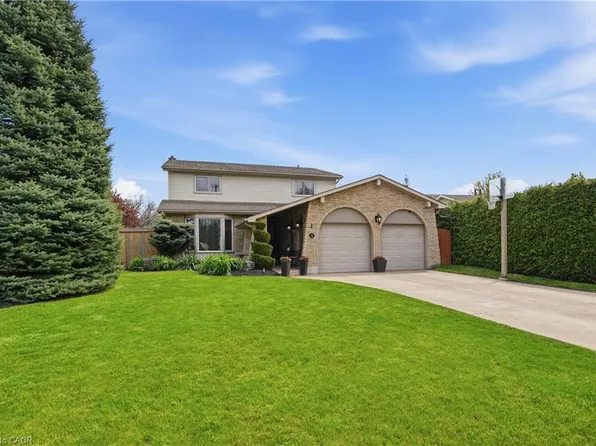 1 Oakmeadow Pl, Saint Catharines, ON L2N 5X6