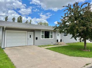 110 3rd St NW, Rugby, ND 58368