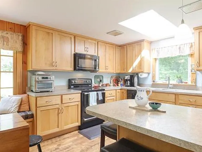 51 Prospect Hill Rd — Photo 9
