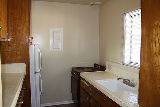 3rd image of 1920 N Marianna Ave APT 207
