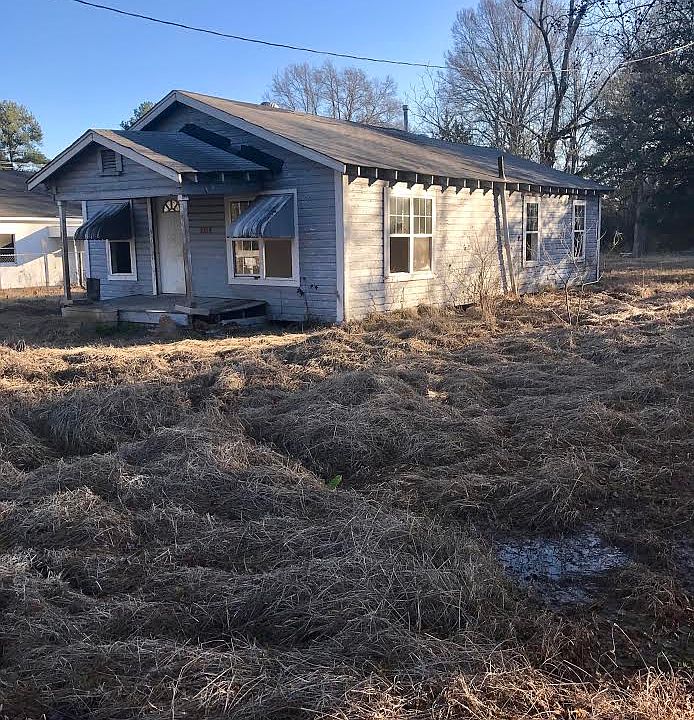 1st image of 926 Huey St