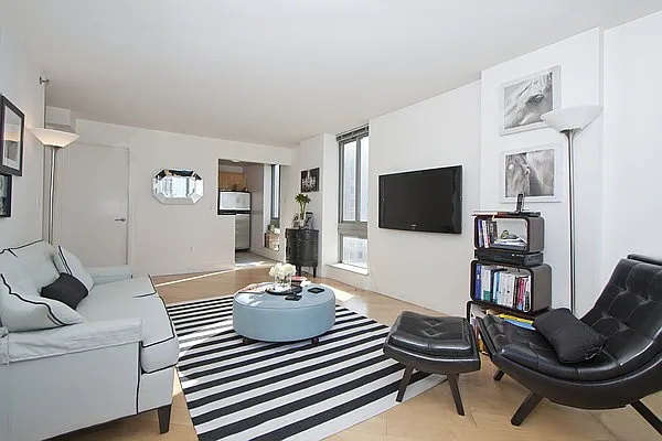 Rented by AIB Management Corp | media 19