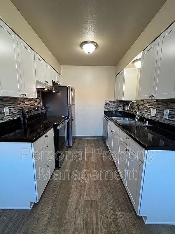 2 bed, 1.0 bath, 700 sqft, $1,395 — Photo 1