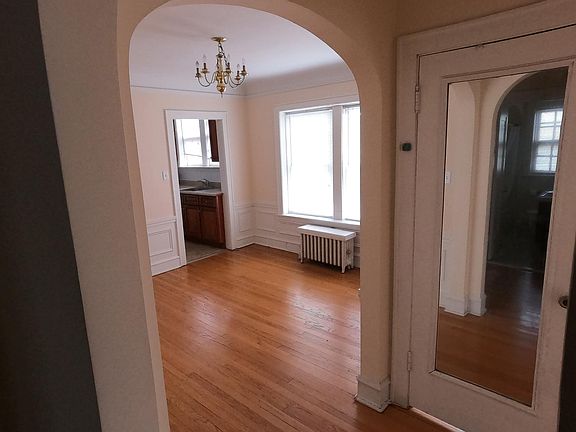 4th image of 4854 Elm St