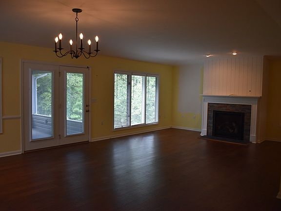 5th image of 530 Meadows Rd