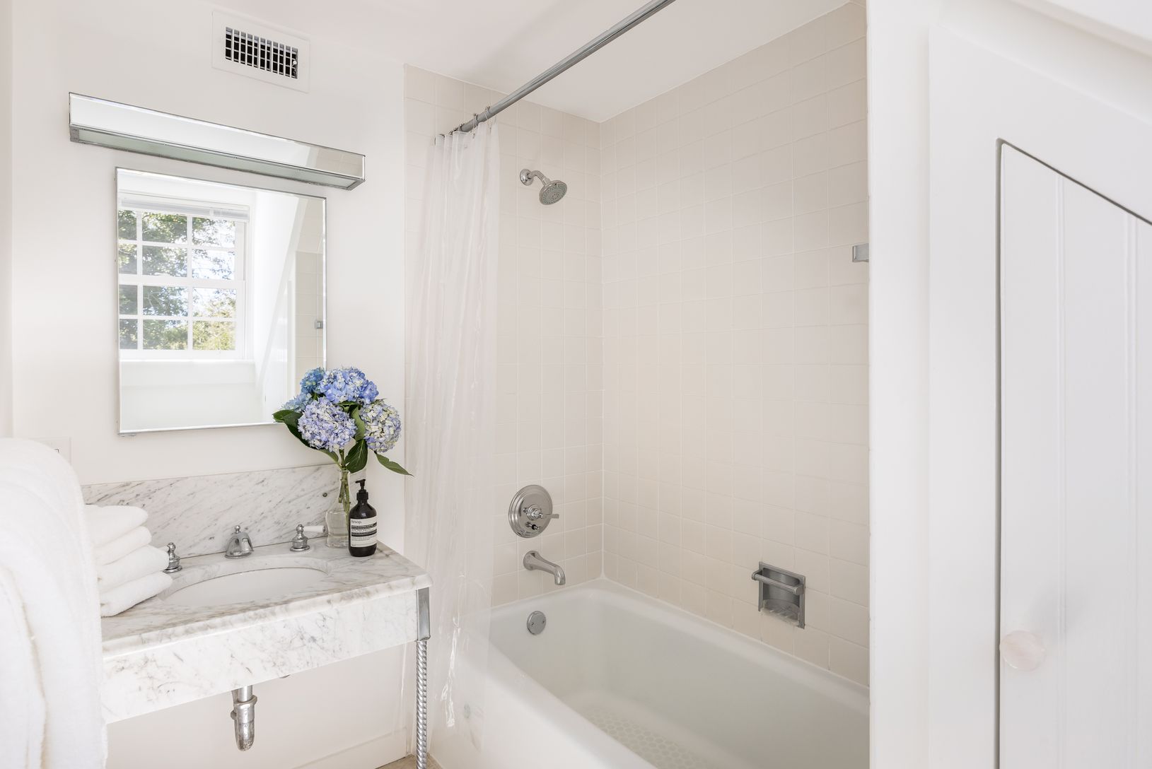  En suite guest bath