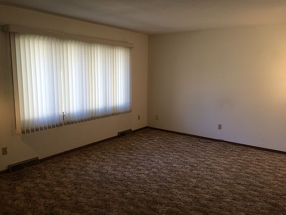 3rd image of 415 W Mill St