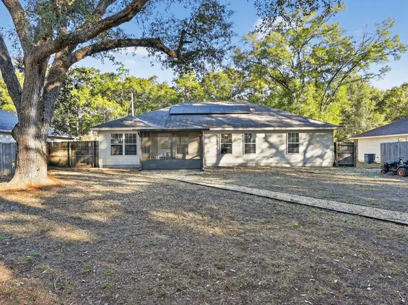 202 Mary Ln, Crestview, FL 32536