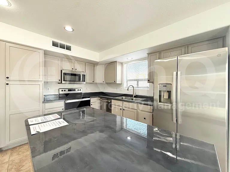 5517 W Wood St — Photo 8