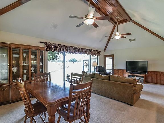 4th image of 1115 Country Club Ct
