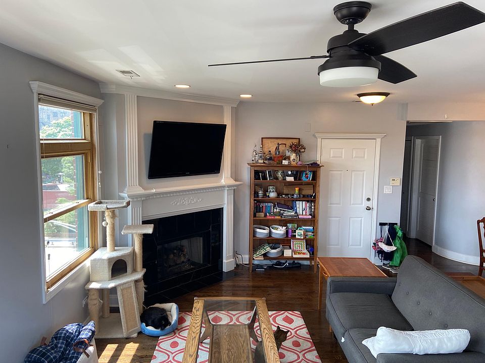 1st image of 1656 W Blackhawk St #3