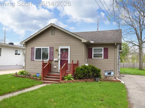 4301 Pengelly Rd, Flint, MI 48507