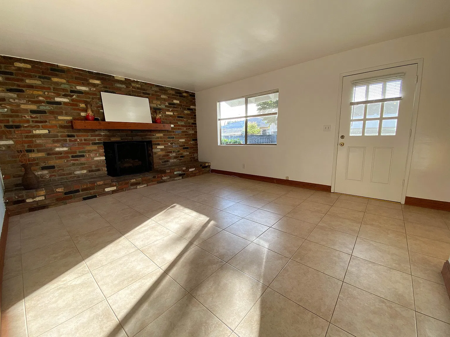 3 bed, 1.5 bath, $3,295 — Photo 4
