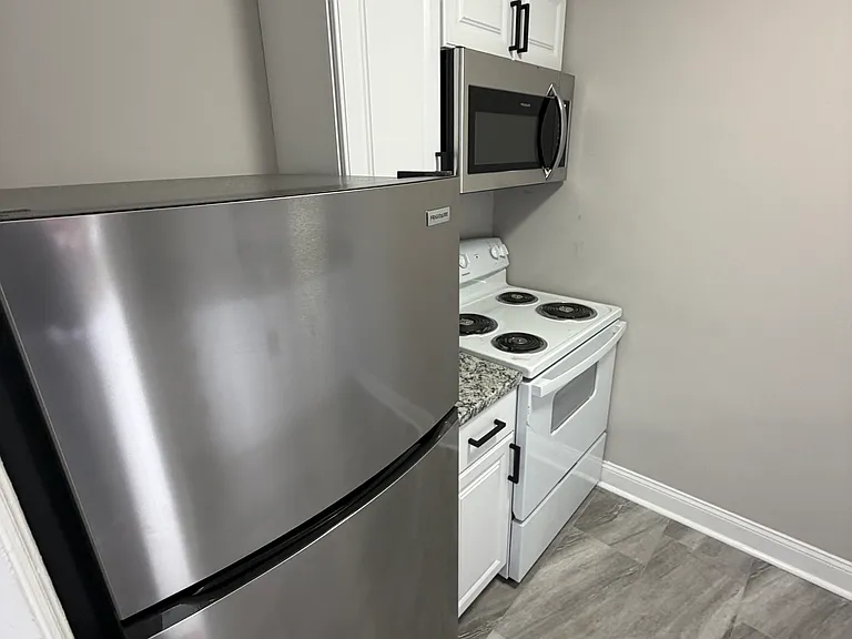 1652 E Cold Spring Ln #2 — Photo 2