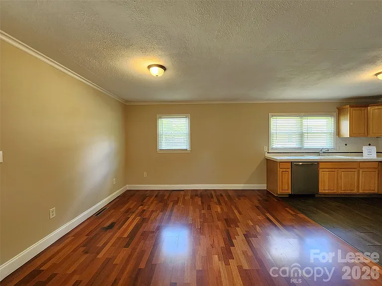 1052 Rembrandt Dr SW — Photo 5