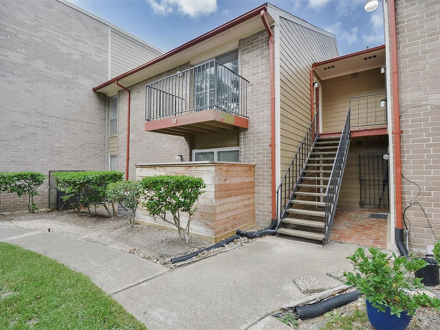 1 bed, 1.0 bath, 728 sqft, $950 — Photo 1
