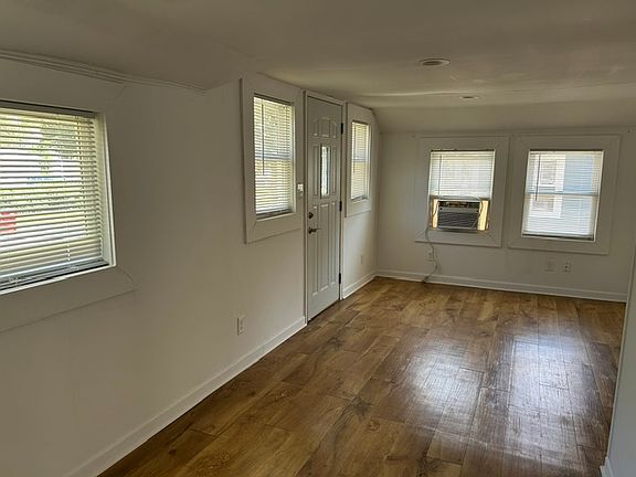 4th image of 307 W Ells Ave