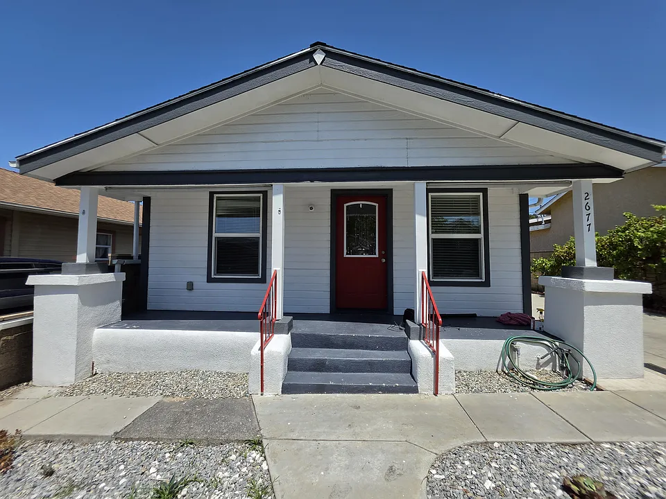 2677 Carleton Ave