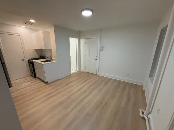 34 Beekman Place image 3 of 8