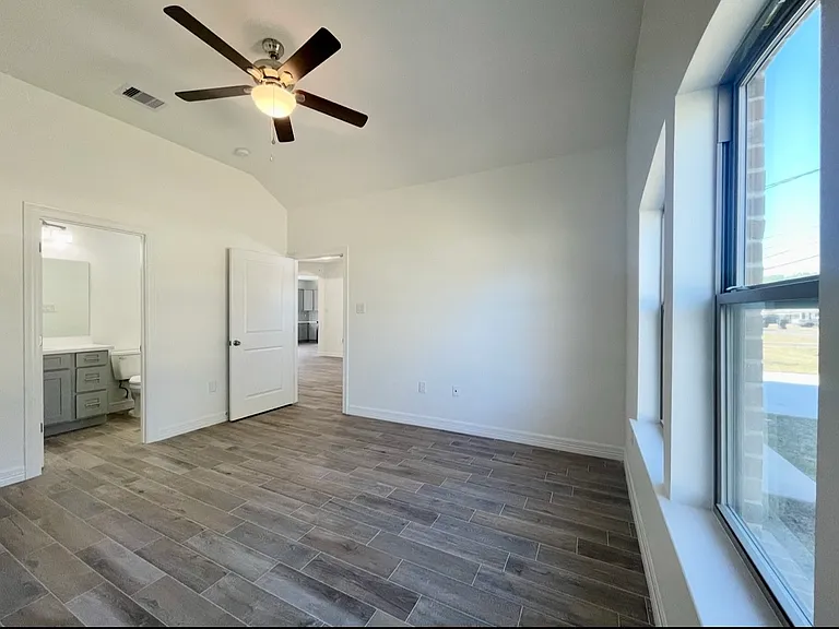 2507 Avenue G — Photo 6