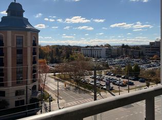 705 Davis Dr #609, Newmarket, ON L3Y 2R2