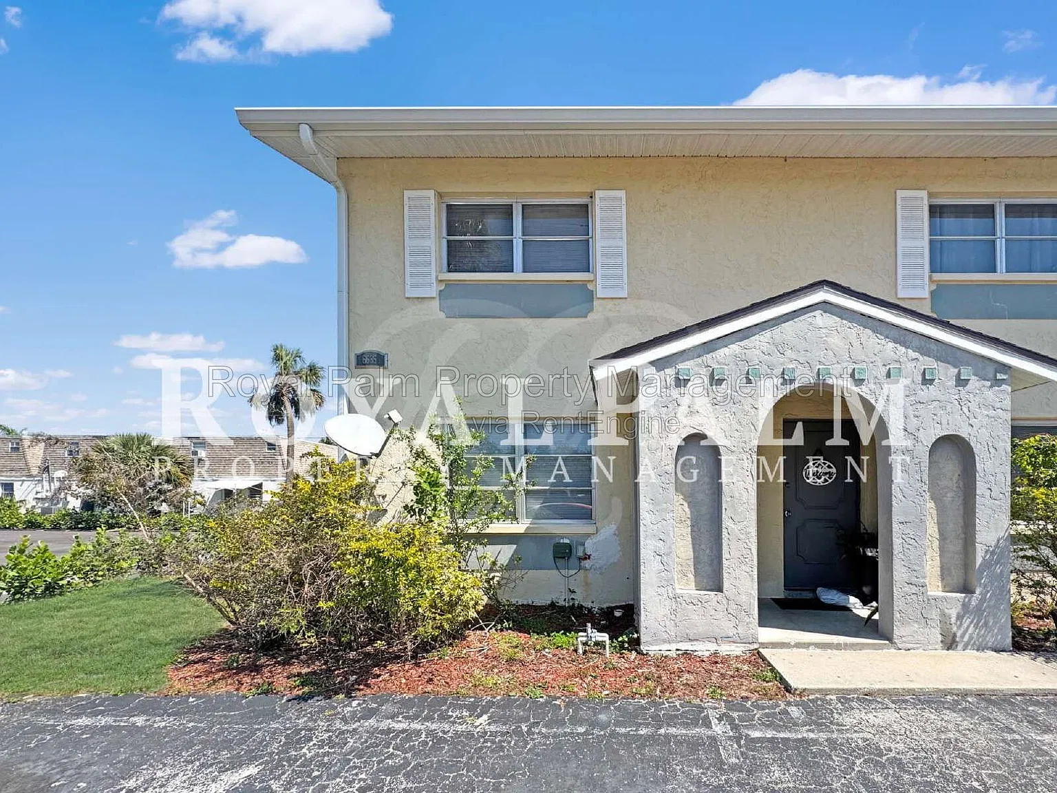 2 bed, 1.5 bath, 1458 sqft, $1,299 — Photo 2