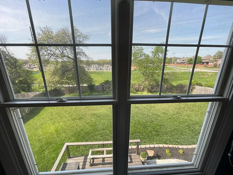 1521 NE Dysart Woods Ln — Photo 10