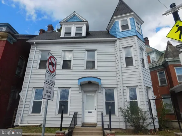 247 E 3rd St #1, Lewistown, PA 17044