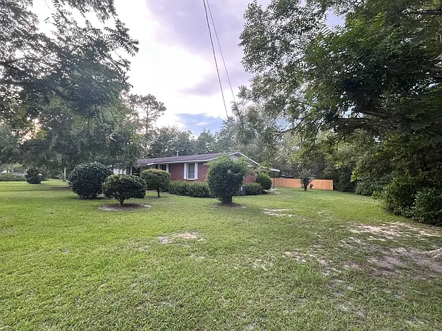 101 Irwin Dr — Photo 2