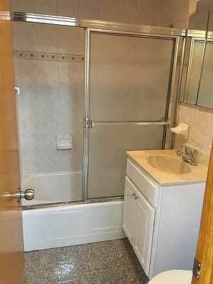 Rented by Chase Global Realty Corp | media 11